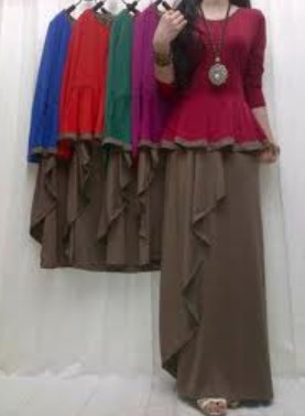 Baju dan Busana Muslim Modern Terbaru 6 - Aksesoris Kalung dan Warna Bawahan Cokelat, atasan Biru, Orange, Hijau, Pink, Merah