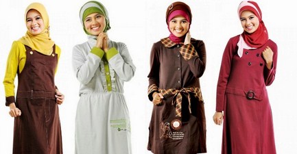 Contoh Desain Baju Muslim Wanita Masa Kini Oke 4 - Gamis dan model hijabnya