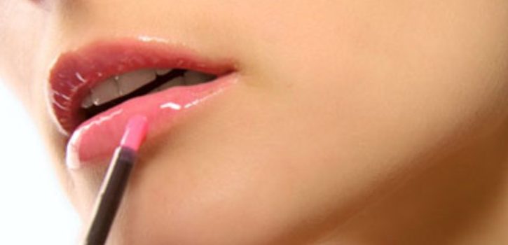 Lip Gloss Make Up Tutorial yang Cantik