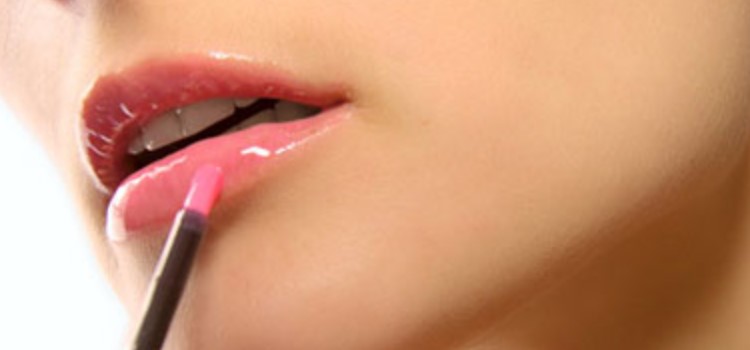 Lip Gloss Make Up Tutorial yang Cantik