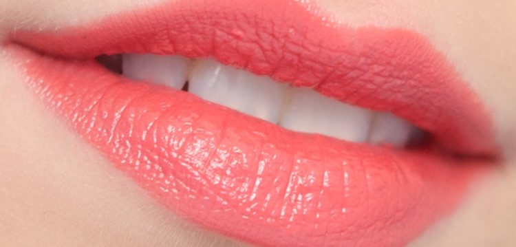 Cara Memilih Warna Lipstik Sesuai Warna Kulit