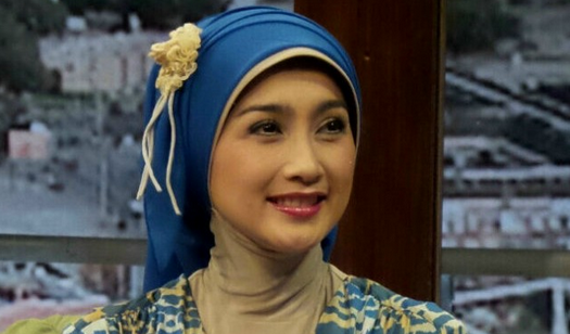 Rahasia Cantik ala Desy Ratnasari yang Awet Muda