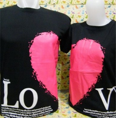 Contoh Baju Couple Valentine Terbaru dan Tips Memilih 6 - Warna Hitam Kombinasi Merah Muda