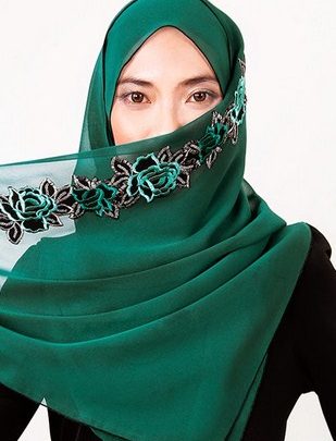 Tips Merawat dan Mencuci Hijab Supaya Awet